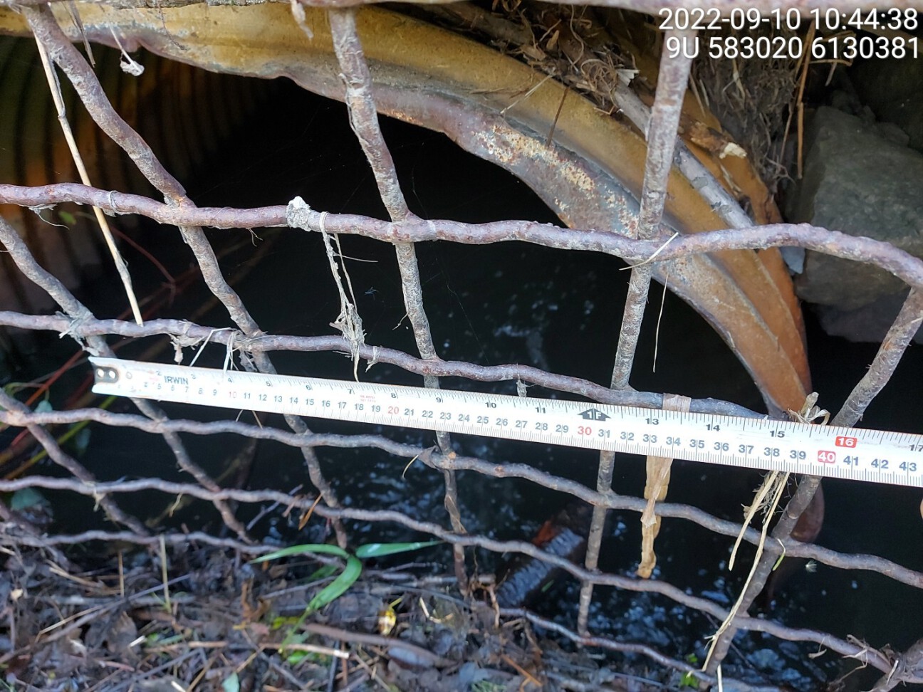 Trash rack on inlet side of PSCIS crossing 198216.